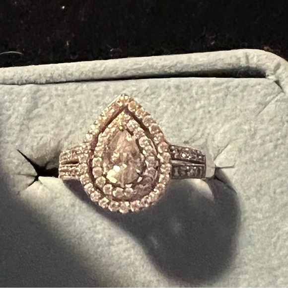 QVC Jewelry - Teardrop Ring 💖🎀